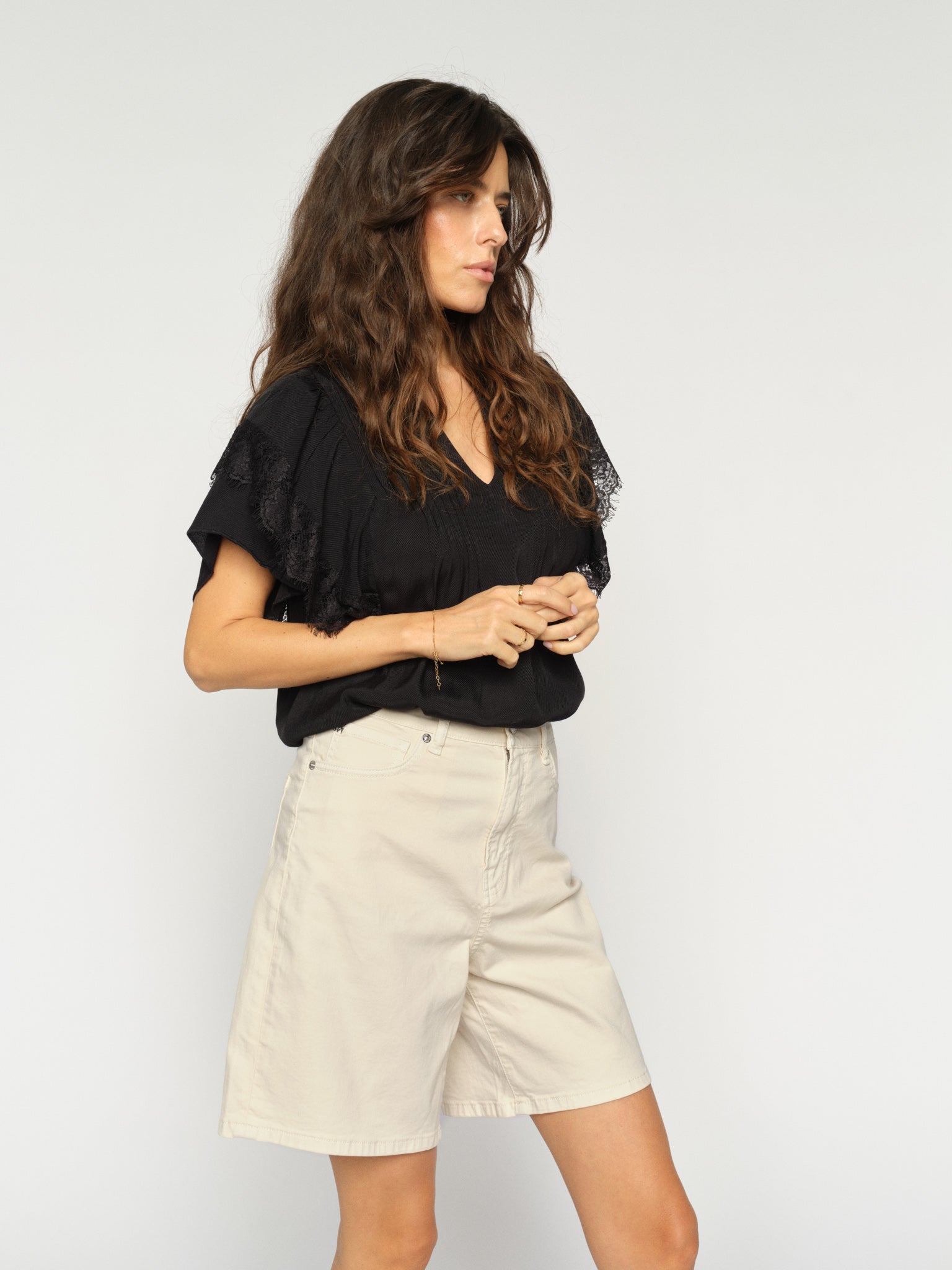 Modelshot / Ecru / Detail